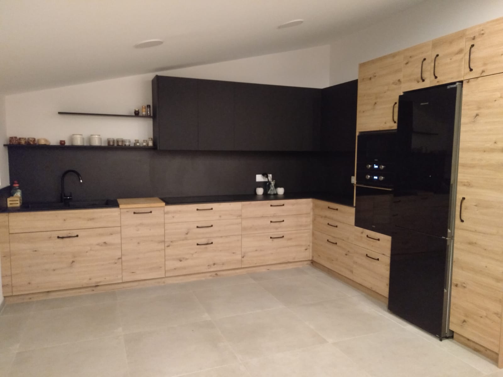Cocina TecMat negro y roble amazonas